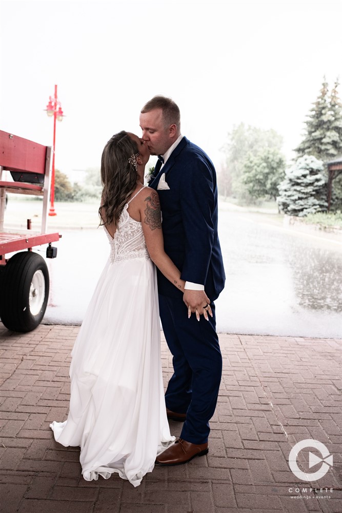 the-pavilion-at-lake-elmo-holiday-inn-suites-minneapolis-wedding-venues